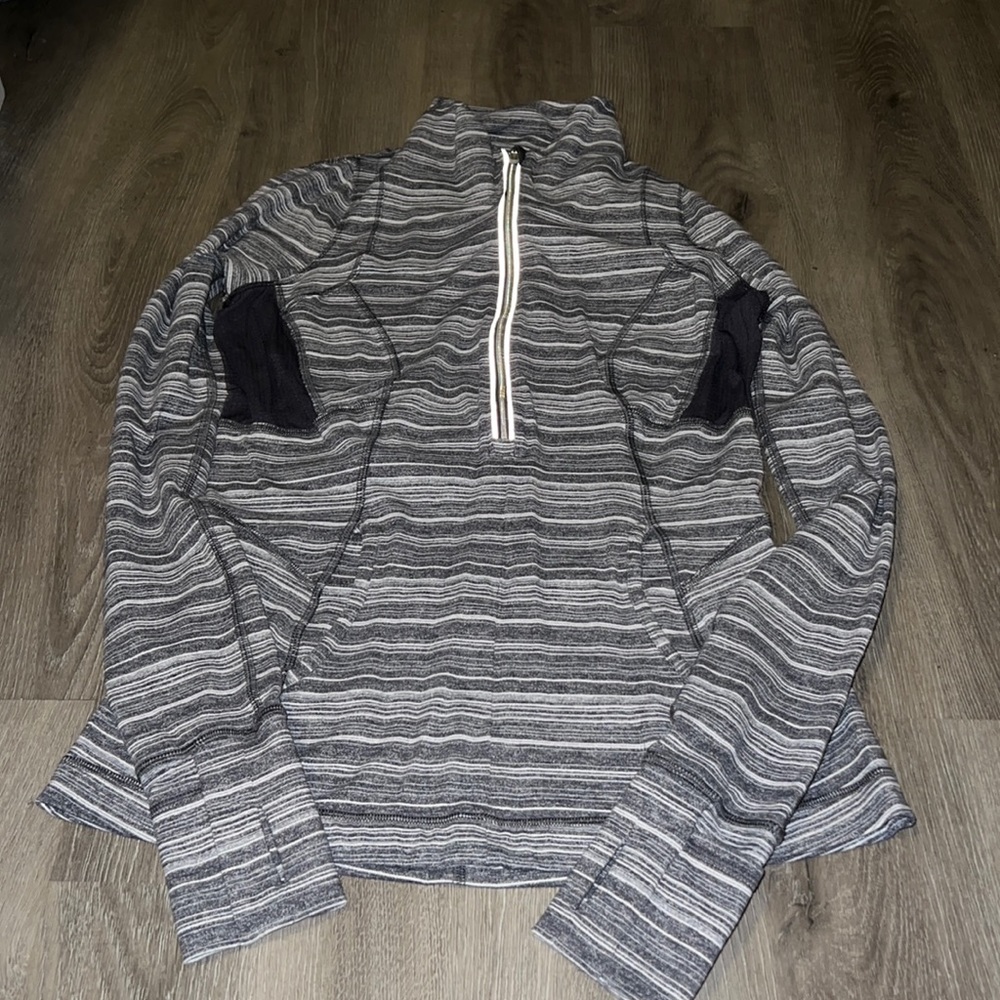 ❗️SOLD❗️Lululemon Womens size 6 Heathered Gray/White Striped Half Zip Sweatshirt - Picture 2 of 7